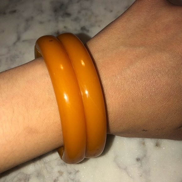 VTG Bakelite Butterscotch Colour Carved Hinged Adjustable Size Bangle 6.2” - 7” - Picture 3 of 9